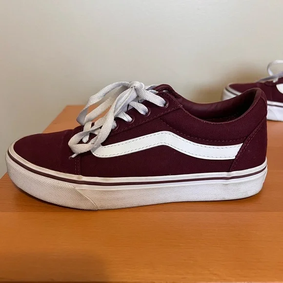 Vans Low Top Ward Canvas Burgundy shoes woman’s size 6.5 - Picture 2 of 15